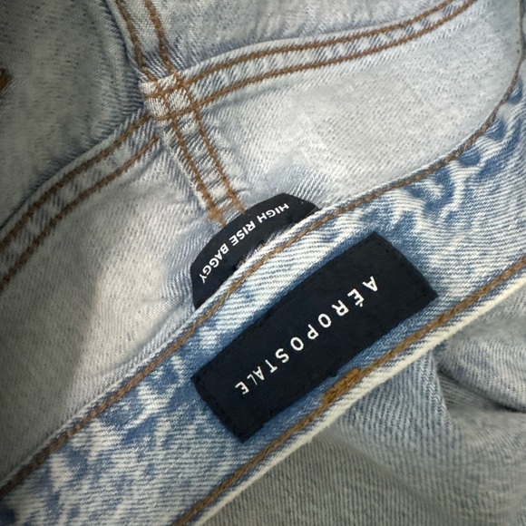 Aeropostale Light Wash Straight Leg Jeans - Size 4 Short - Picture 4 of 6